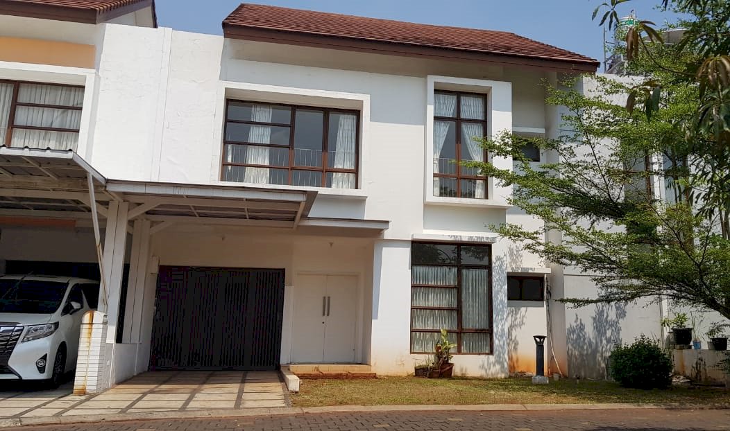 Rumah 2lt full renoved 12x17 type 4+1KT Cluster Lantana JGC Jakarta