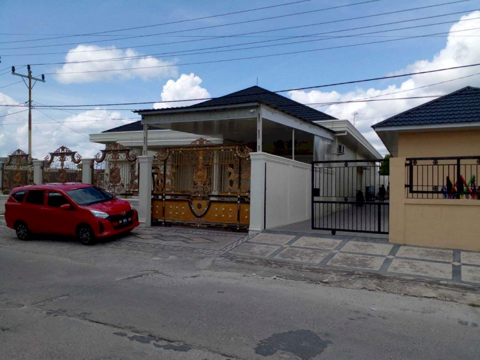 Rumah Mewah Di Jln . Sembilang / Sudirman Bawah - RUMBAI Rumbai Rumbai,