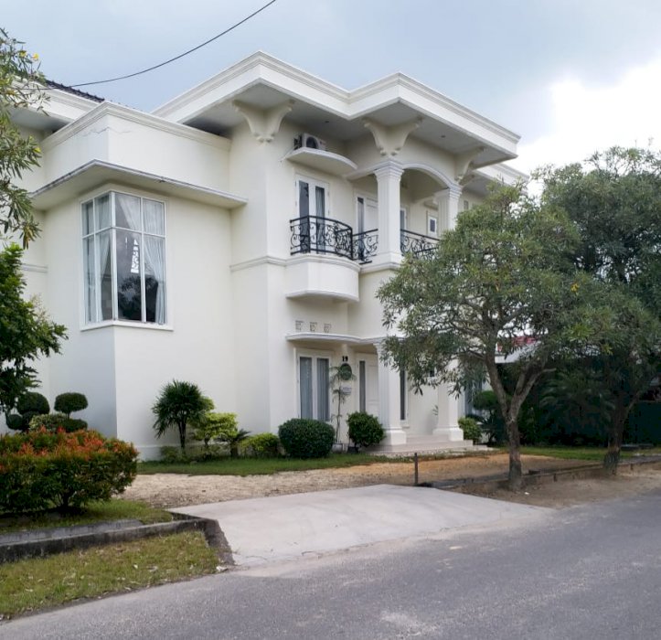 Rumah mewah 2 lantai Jln . Delima - PEKANBARU