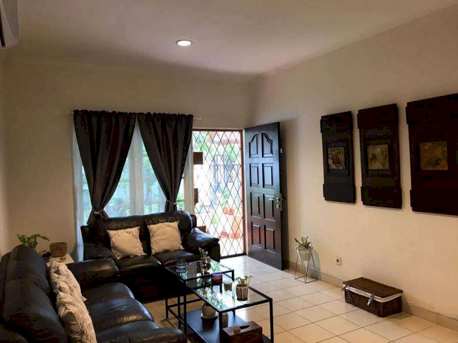 Dijual Rumah 2lantai siap huni luas 250m2 Type 4KT Kembangan Jakarta Barat