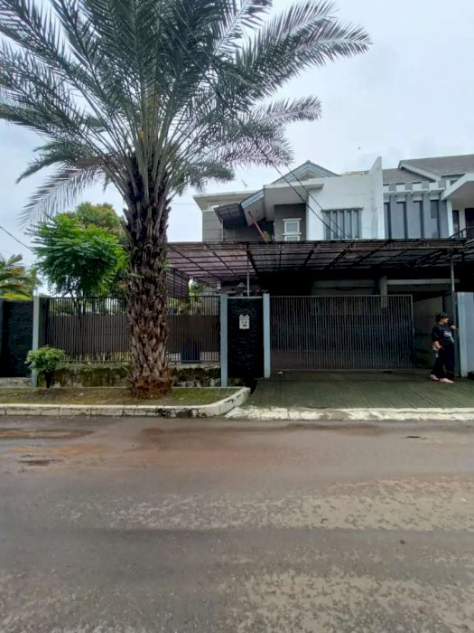 Rumah Secondary Siap Huni Dengan Kolam Renang Pribadi Dalam Komplek