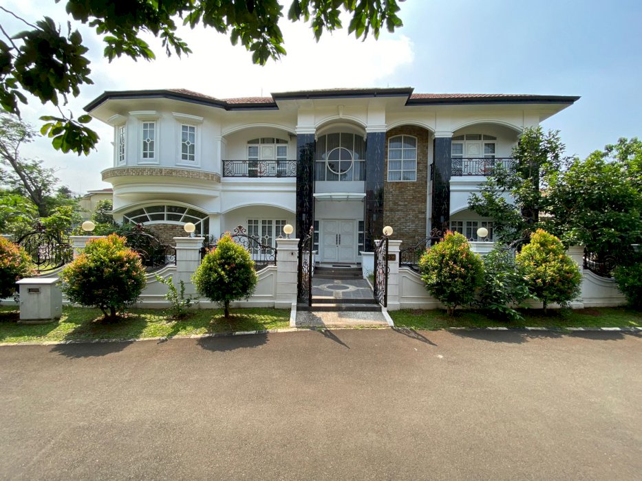 DIJUAL RUMAH MEWAH DI DALAM KOMPLEK AREA CIBUBUR BEKASI JAWA BARAT