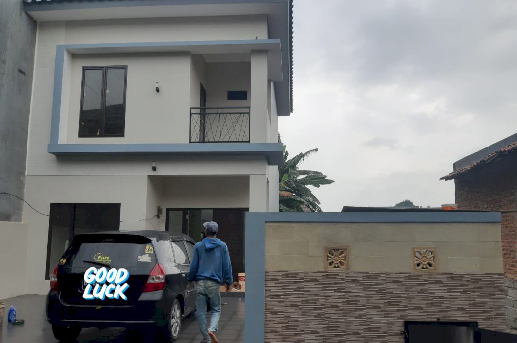 RUMAH BARU DUA LANTAI CIJANTUNG JAKARTA TIMUR BISA KPR BANK