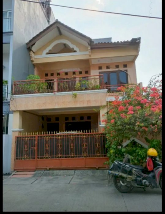 Rumah Dijual di Komplek BBD Kelapa Gading