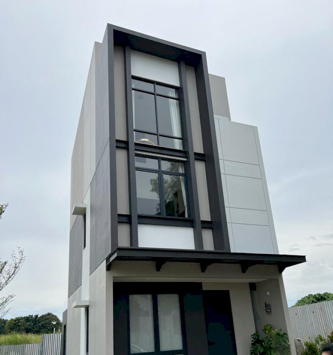 Latinos Business District Rumah Lokasi Bagus di BSD