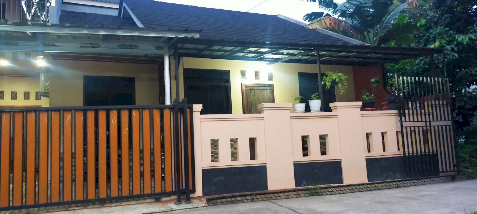 Rumah tingkat 2 Lt di Jl Putat  Cimuning - Bekasi