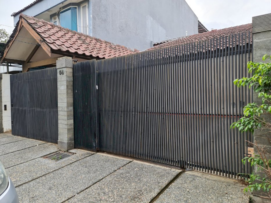 Rumah lama bisa huni depan jalan lebar dan jarang ada