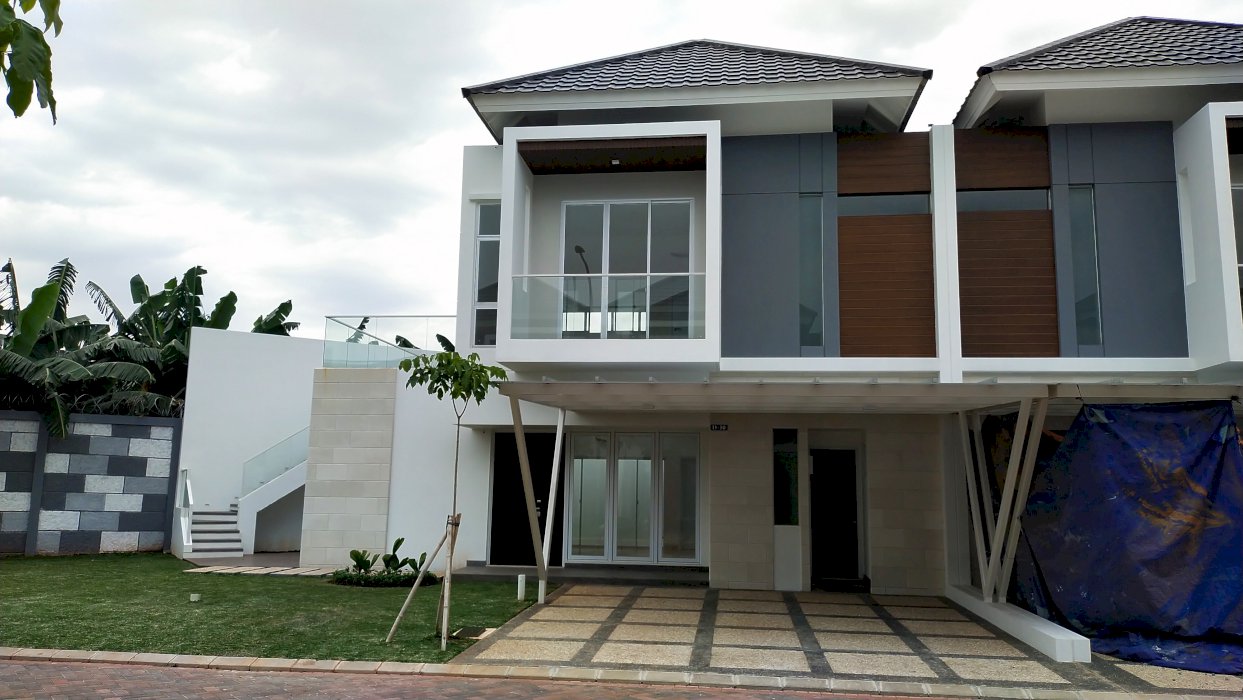 Rumah Huk Riviera at Puri Karang Tengah Bagus Siap Huni Dekat Tol