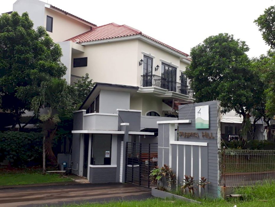 Rumah Gaya Klasik Modern Sangat Bagus di Puspita Loka BSD Tangerang Selatan