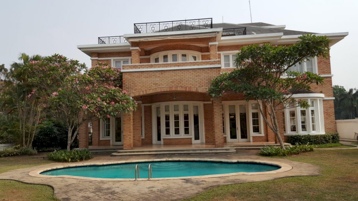 Rumah Super Mewah Imperial Golf Lippo Karawaci Tangerang Banten