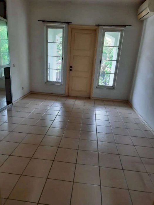 DISEWAKAN MURAH! Rumah di Taman Beverly GOLF! Lippo Karawaci Central!