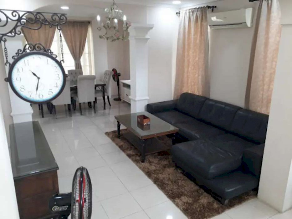 Disewakan Tahunan Rumah Mewah Baverly Golf Luppo Karawaci Siap Huni