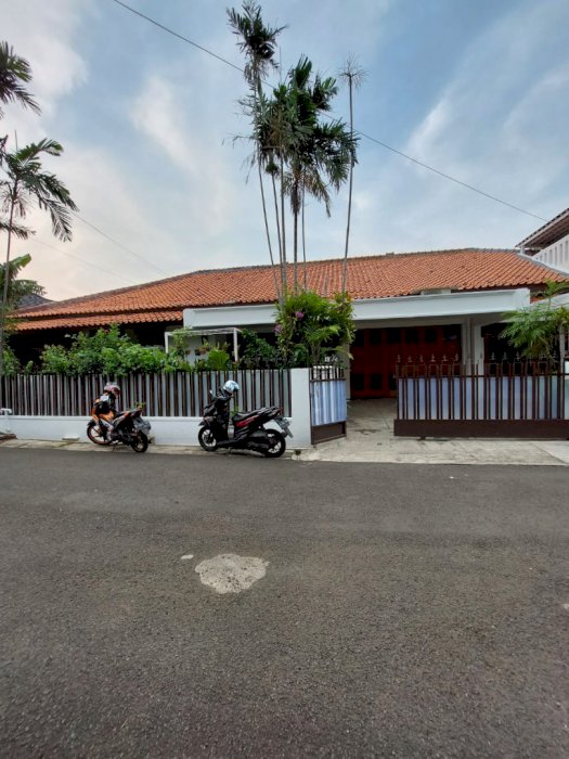 DIJUAL RUMAH SECONDARY SIAP HUNI DALAM KOMPLEK PERTAMINA RAWAMANGUN