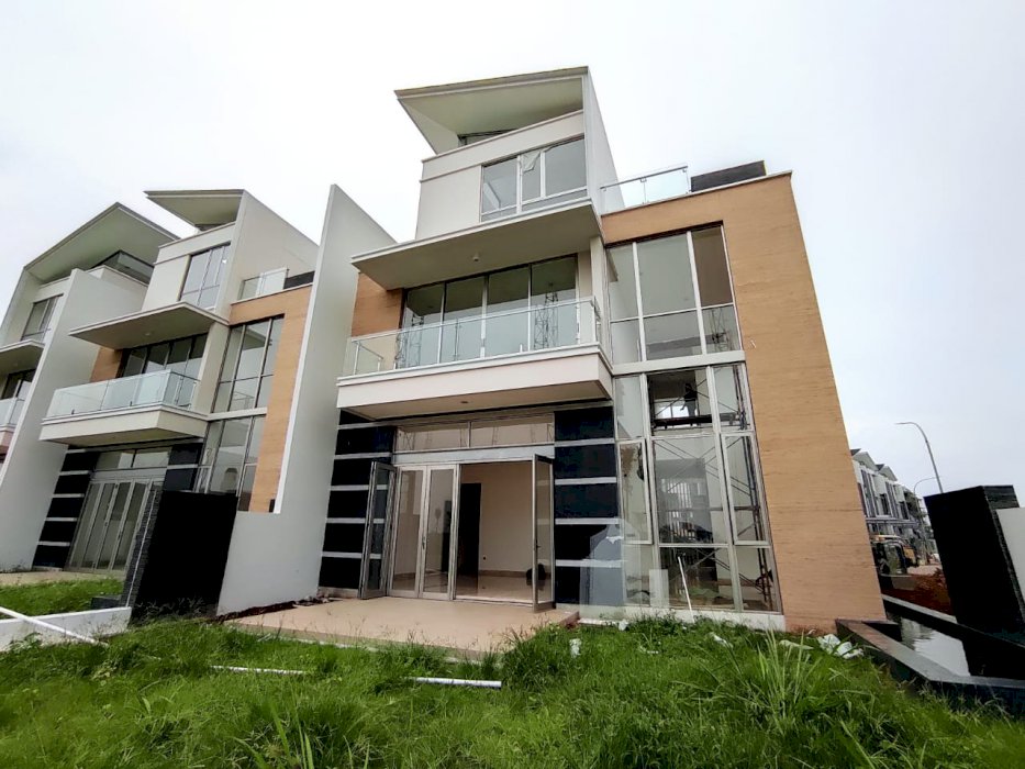 Rumah di Golf Island PIK Cluster The Mozart Signature