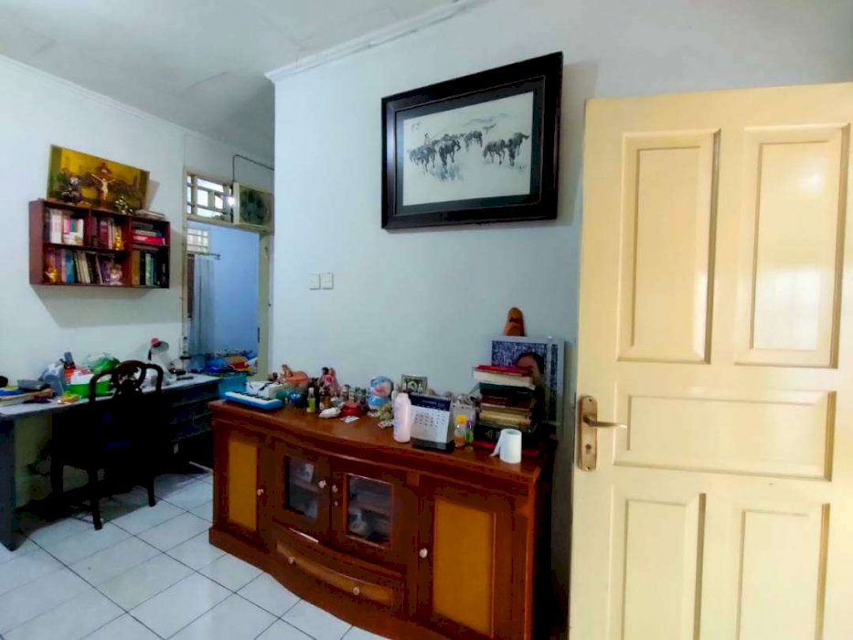 Rumah siap huni dengan luas 6x15 90m2 type 2KT Metland Menteng Cakung Jakarta