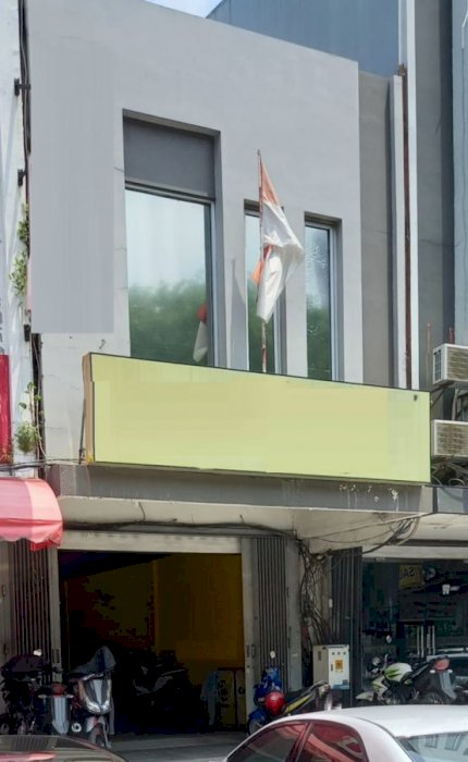 Ruko 2 lantai siap pakai hadap jalan raya luas 77m2 Kelapa Gading Jakarta Utara