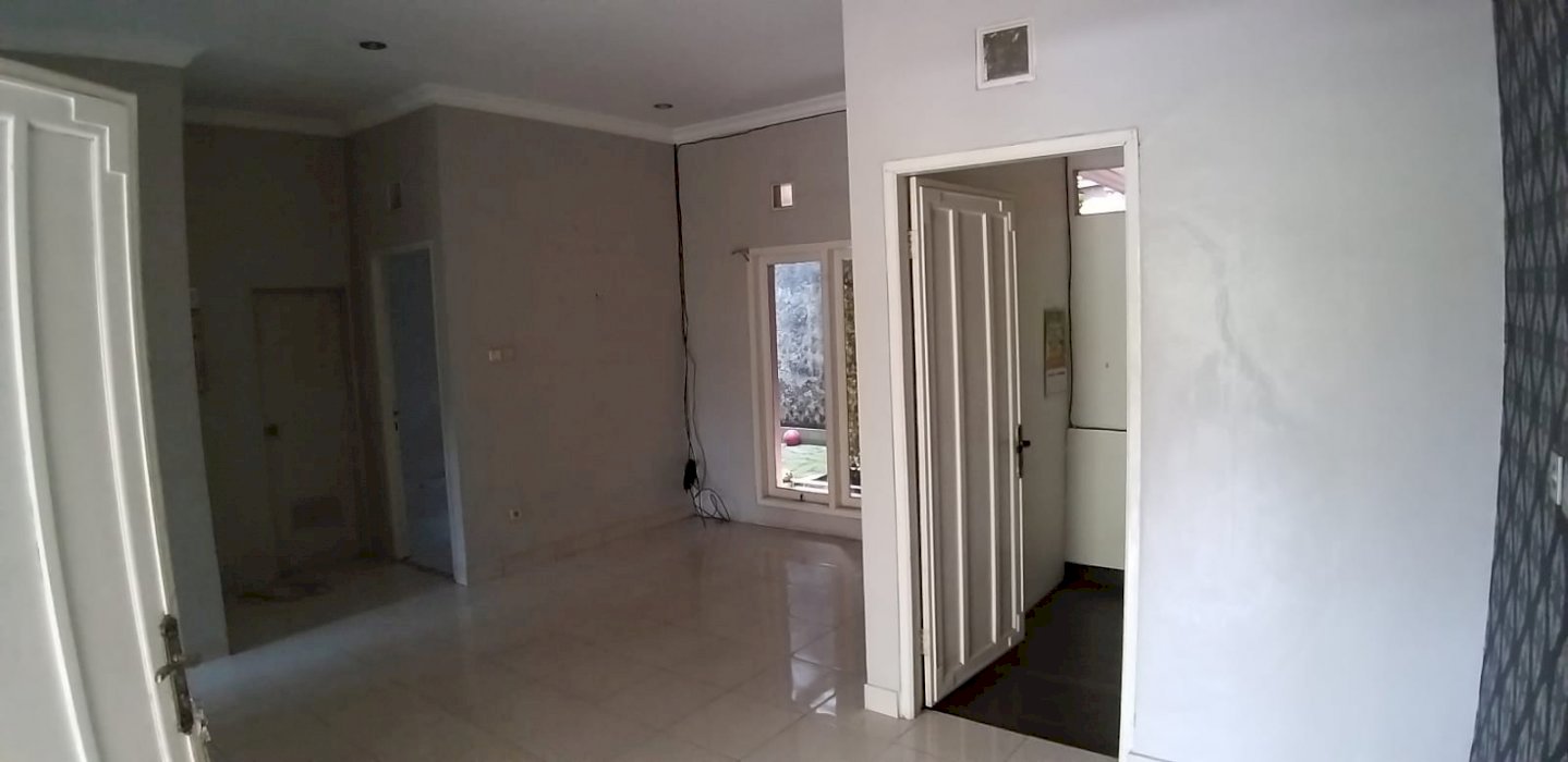 Rumah Asri dekat tol ( 5 menit ) lokasi strategis