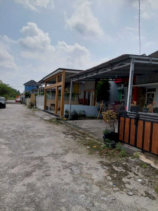 RUMAH TYPE 90 DI JUAL CEPAT MEMILIKI PONDASAI 2 LANTAI LOKASI DI JL-,