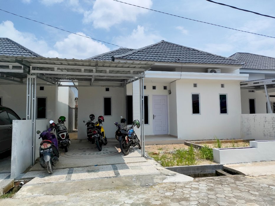 RUMAH CLUSTER BONUS CANOPI DI JALAN DELIMA