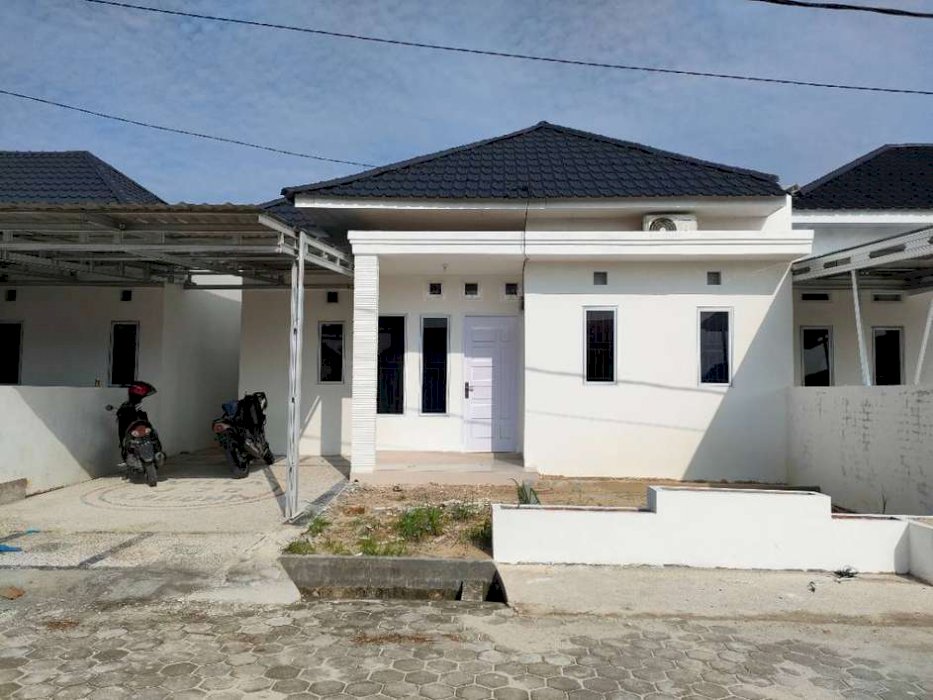 rumah dekat swalayan besar di jalan delima