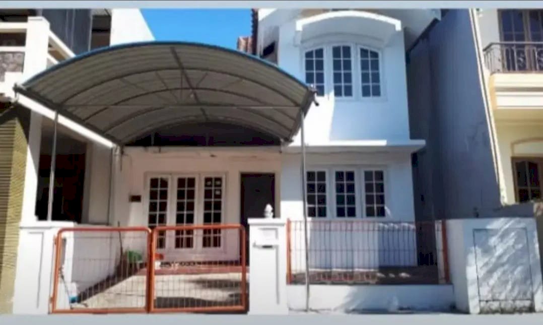 Rumah 2 Lantai Villa Valensia Surabaya