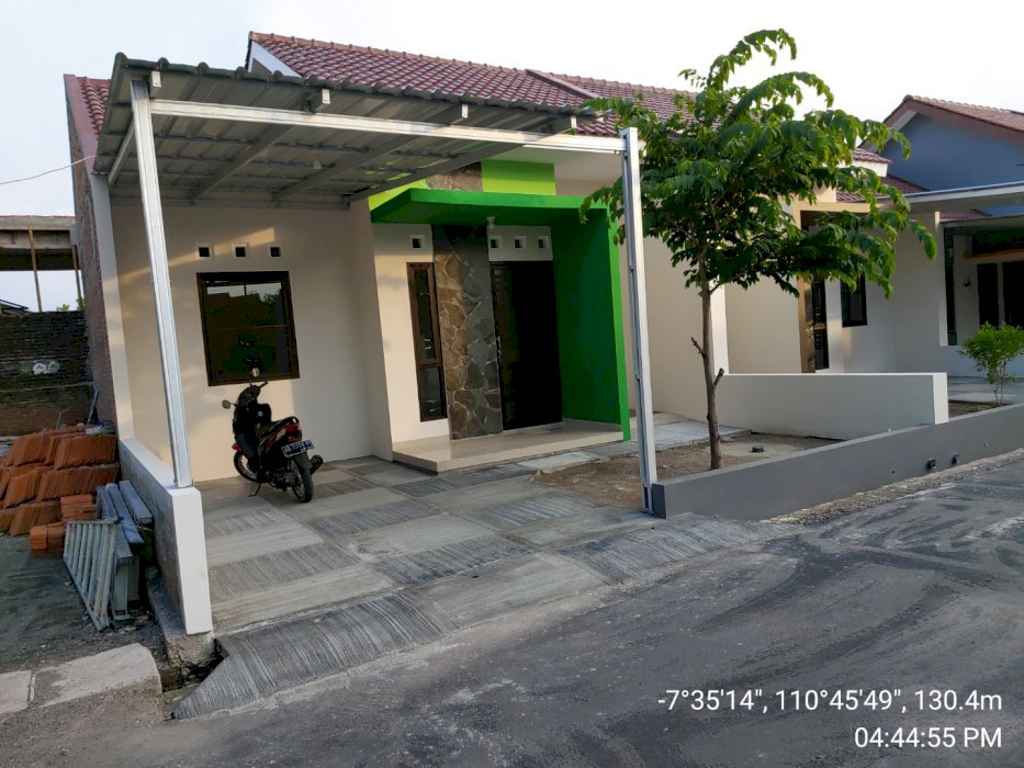 RUMAH DI SOLO BARAT DAYA