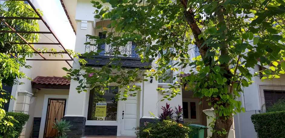 Disewakan Tahunan Rumah Baverly Golf Lippo Karawaci Siap Huni