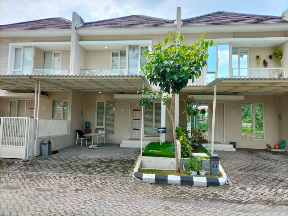 RUMAH MODERN MEWAH DI LOKASI PREMIUM