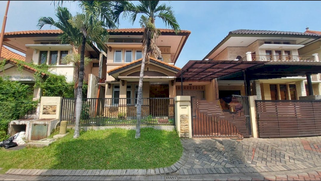SL01 Dijual rumah murah 2 lantai di Graha Famili Surabaya Barat
