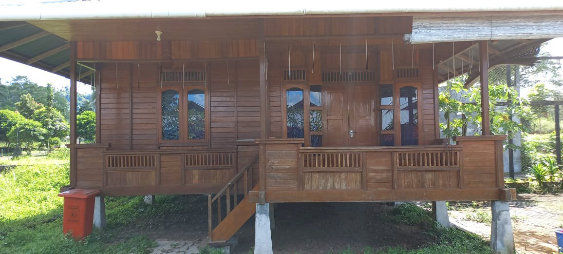 Dijual rumah panggung luas tanah 300m2