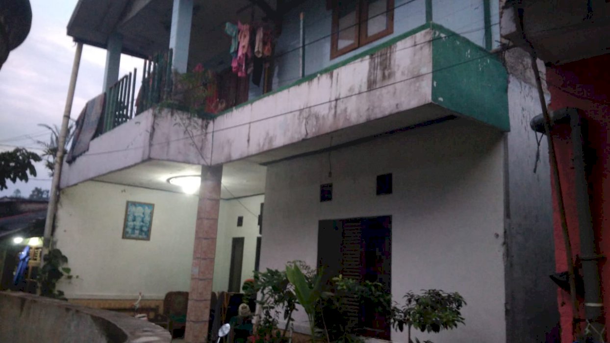 rumah murah di jakarta selatan, 2 lantai, kamar 5, kamar mandi 3