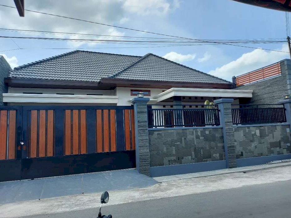 Rumah mewah dijual solo sumber manahan banjarsari 3,8M