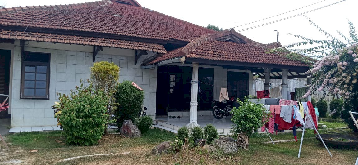 Dijual Rumah Bangunan Lama Tetap Enak Nyaman di Banjaran