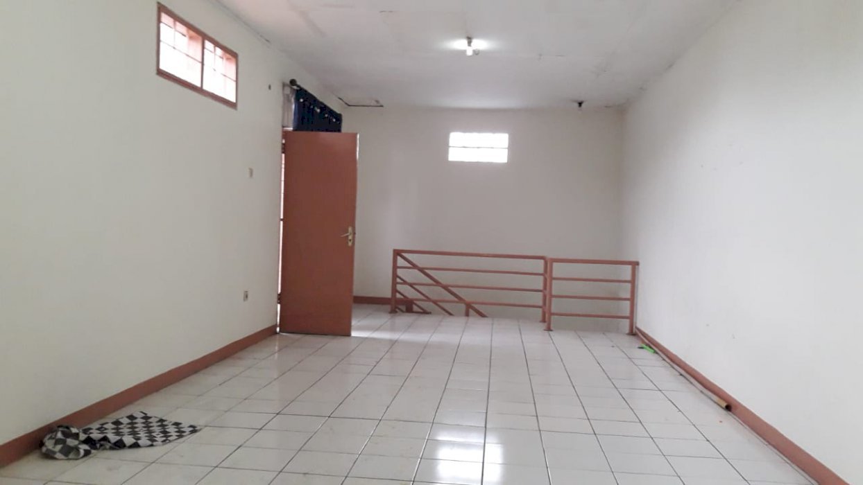 Dijual Rumah Terawat di Taman Kopo Indah 1