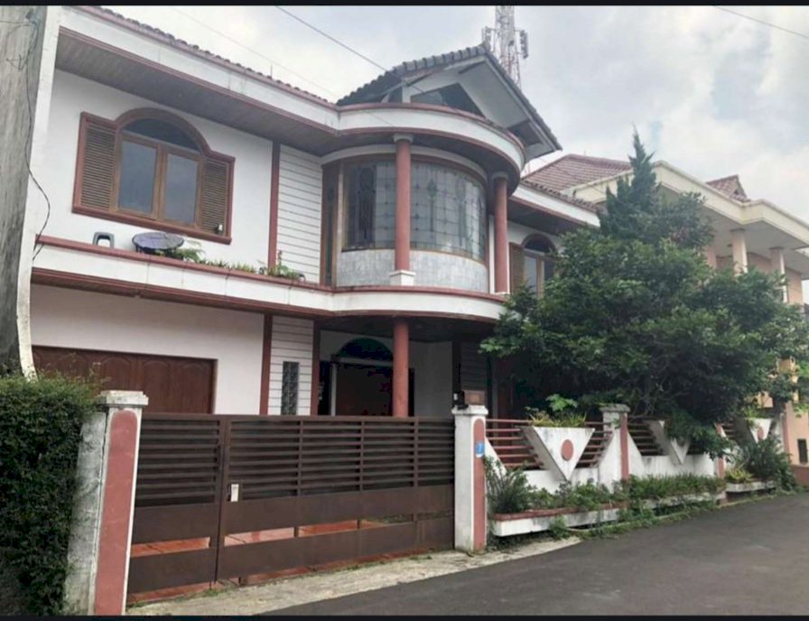 JUAL RUMAH 2 LANTAI DI SARIJADI