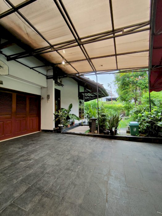 Dijual Rumah Secondary Siap Huni Samping Jalan Umum Di Pulomas.