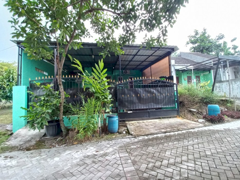 Rumah bagus luas di Semarang, cluster elit nempel jalan raya