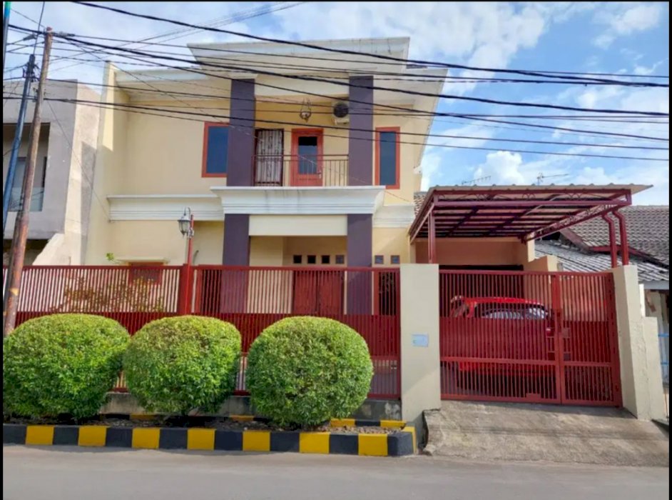 Rumah terawat lokasi dekat pintu tol Jatibening