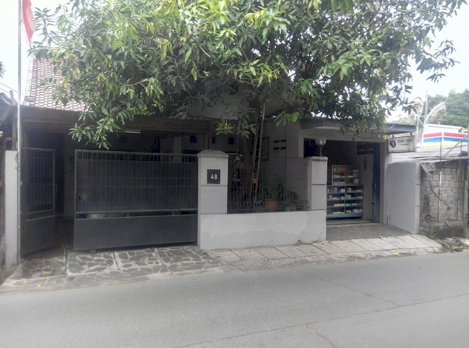 Rumah pinggir jalan raya ada tokonya