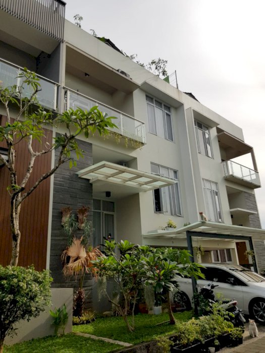 Rumah Modern Minimalis, Lokasi Strategis, Kota Bandung