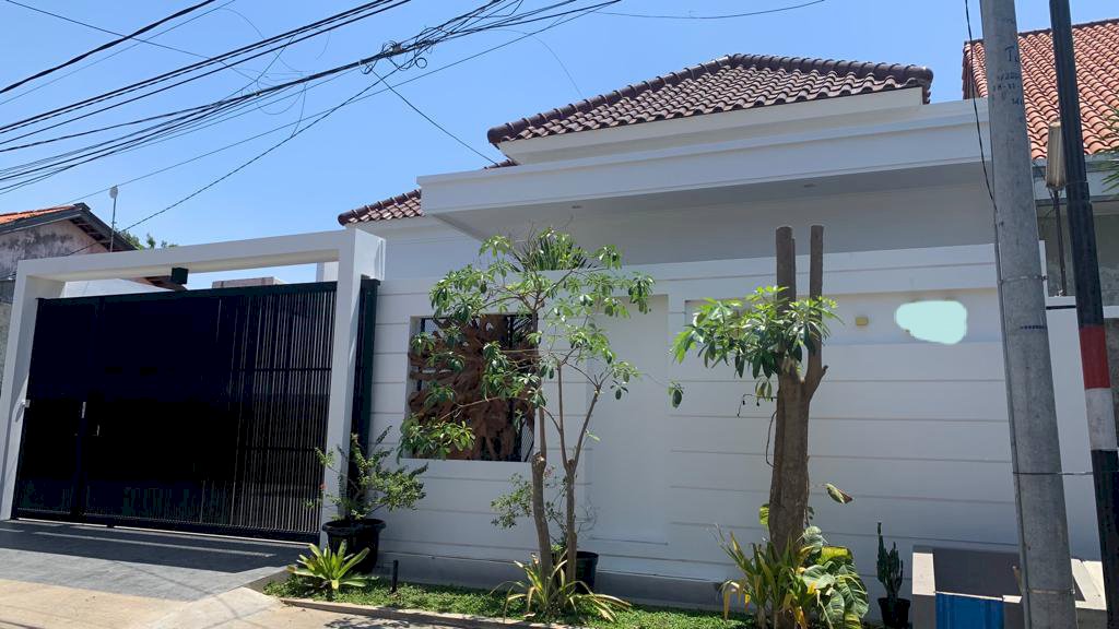 Dijual Cepat Rumah Full Furnished di Surabaya
