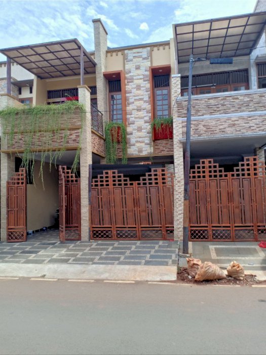 DIJUAL RUMAH BARU FULL FURNISHED MEWAH 3 LANTAI DI PONDOK KELAPA DUREN SAWIT