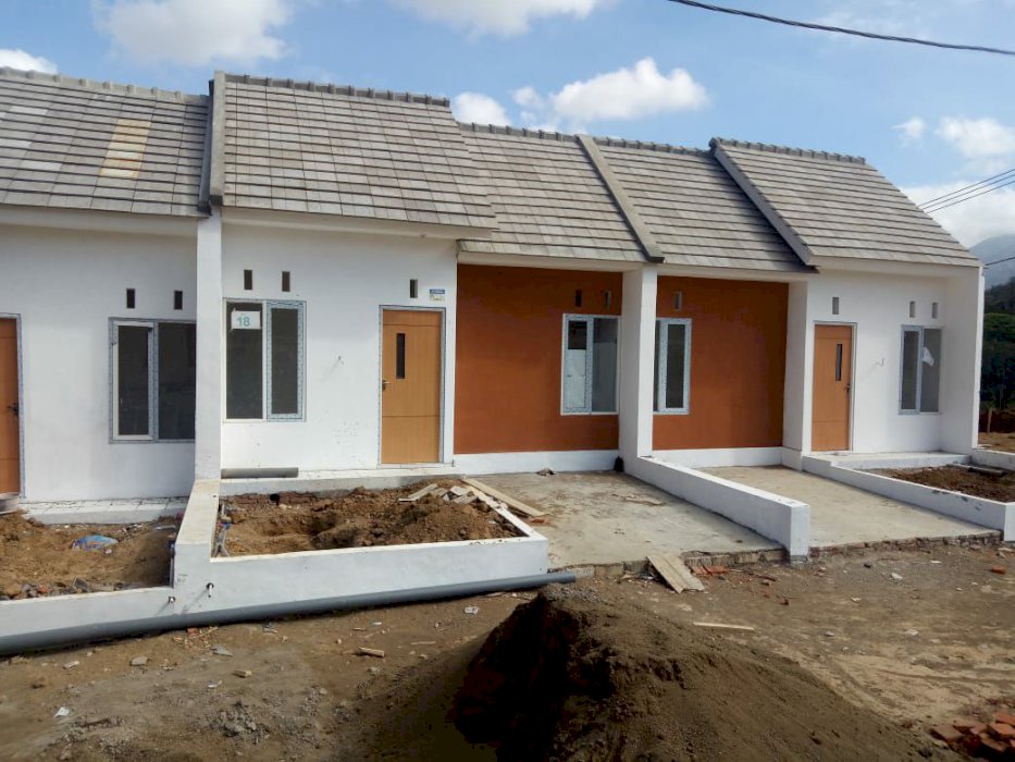 RUMAH MURAH SUMBERSEKAR DAU KAWASAN TERBENTUK SUASANA SEJUK NAN ASRI