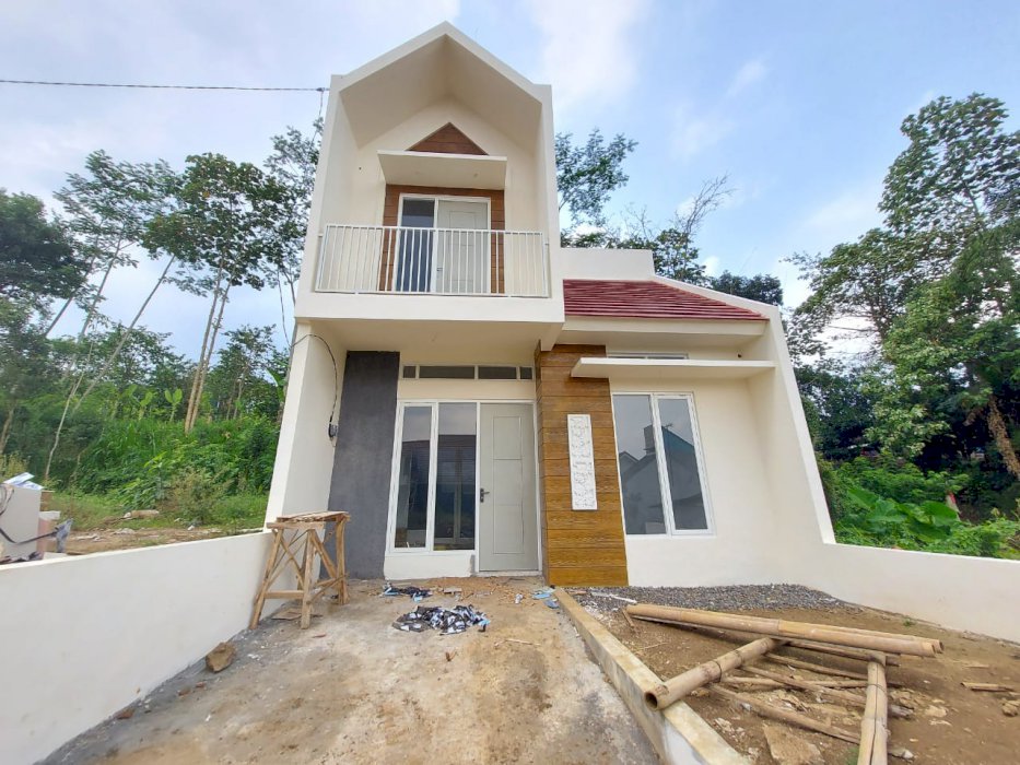 MODERN TOWNHOUSE DI DAERAH BERKEMBANG PESAT TENGAH KOTAMADYA MALANG