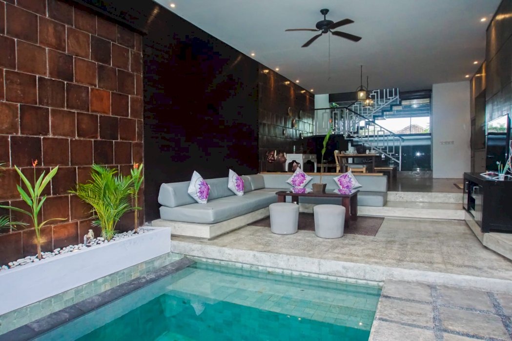 Sale 3 Bedrooms Villa at Jimbaran Only 2 Minutes to Jimbaran Beach.