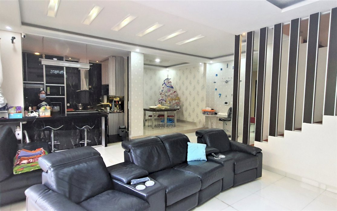 Rumah Mewah 2lt full renoved 10x2 2 type 4KT Cluster Palm Spring JGC