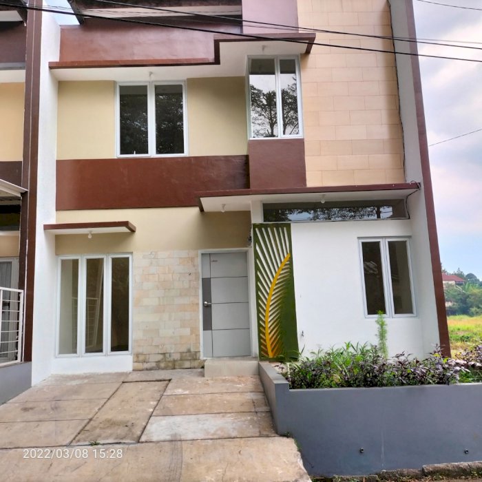 Di jual Rumah 2 lantai Siap Huni pinggir jalan utama, jatirangga