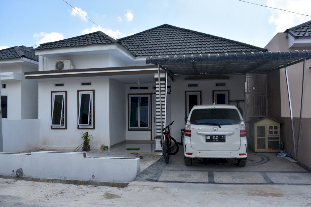 RUMAH MINIMALIS MODERN BISA REQUES TATA RUANGAN DI BELAKANG JUMBO MART