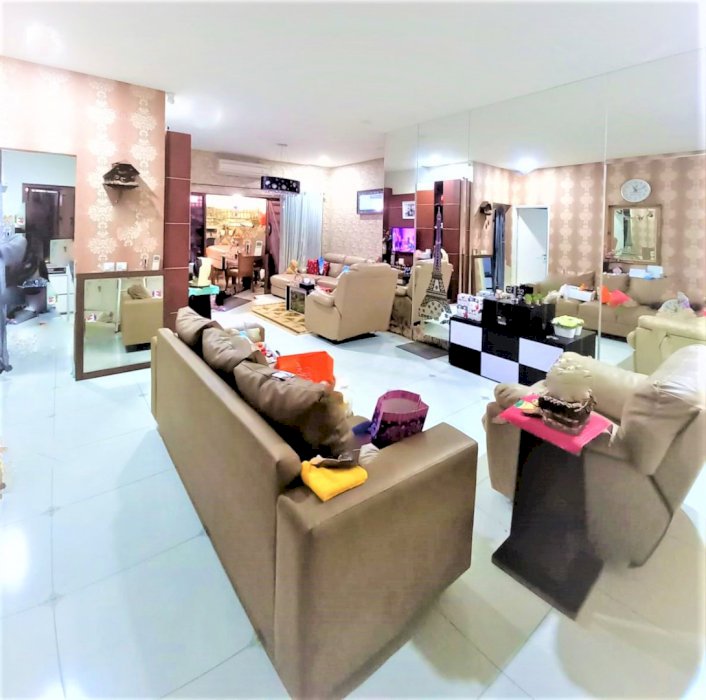 Rumah Siap Huni 9x17 full renoved & furnished type 4+1KT Cluster Cassia JGC Jakarta Garden City
