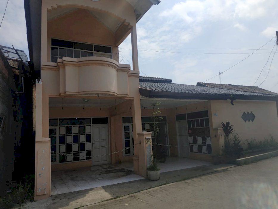 Jual rumah 7 kamar tidur,3 kamar mandi,2 lantai area Cimahi Selatan